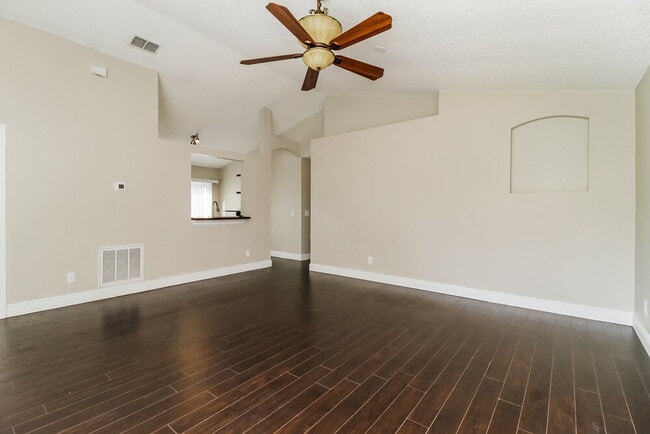 2640 Woods Edge Cir