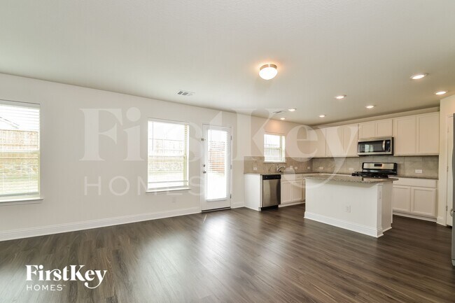 Photo - 2628 Warren Ln