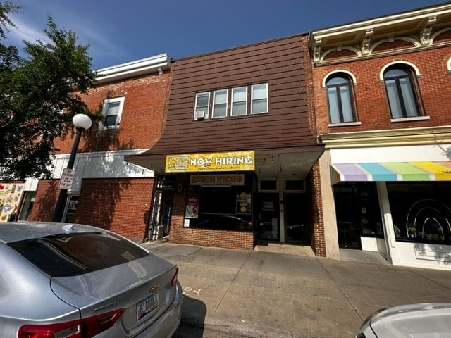 Building Photo - 23 S Dubuque St Unit 1