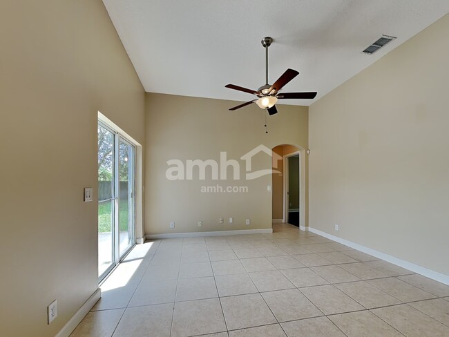 Photo - 5940 NW Foust Cir