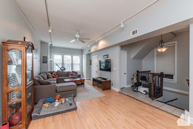 Photo - 1456 W Irving Park Rd Unit 1