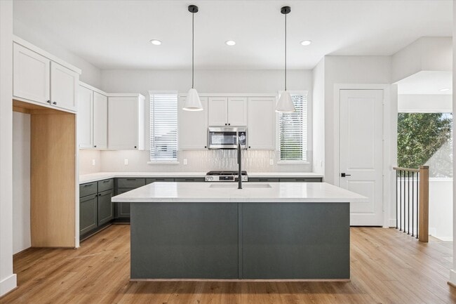 Photo - 520 Janisch Rd