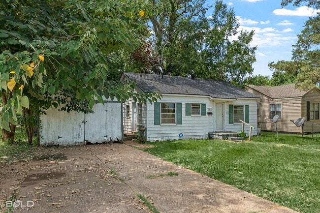 Photo - 2622 Lamar St