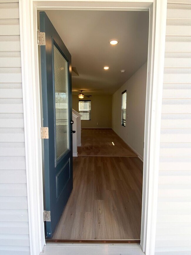 Photo - BETTER THAN NEW!