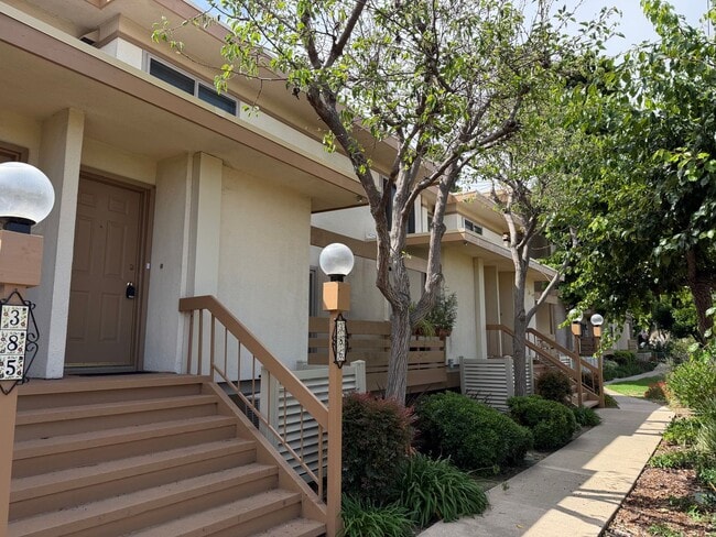 Building Photo - 4098 Valeta St