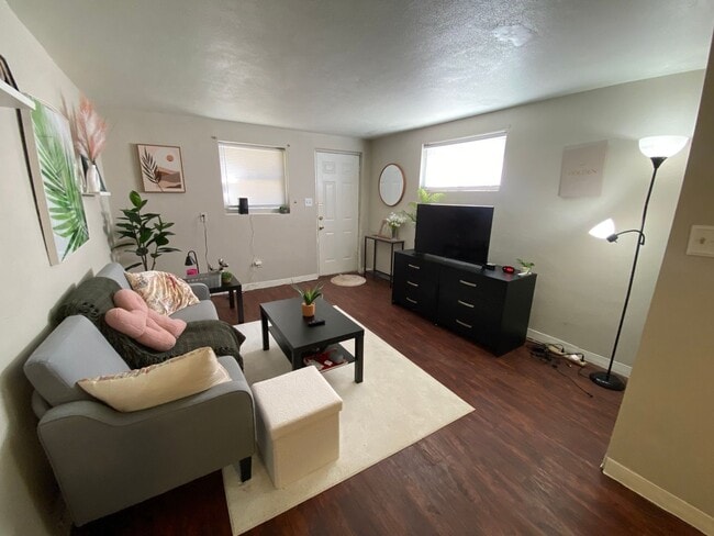 Photo - 2362 Airport Dr Unidad B