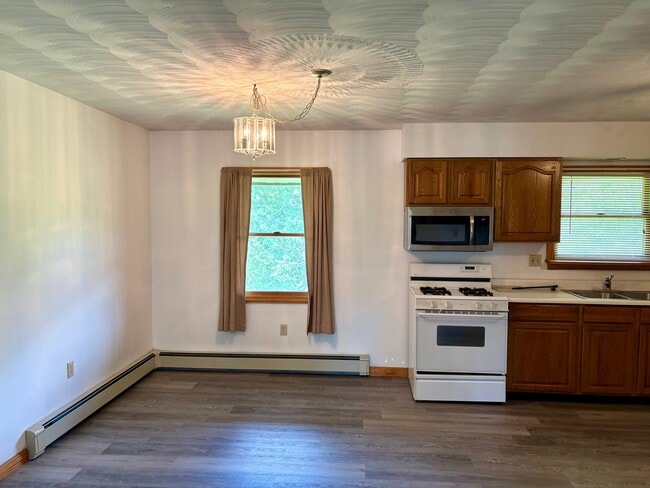Photo - 2837 Bedford St