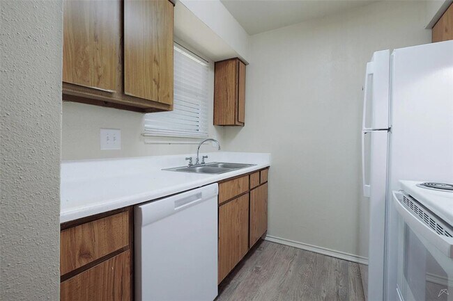 Photo - 10401 N Lamar Blvd Unidad J102