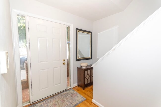 Photo - 2429 Avenham Ave SW