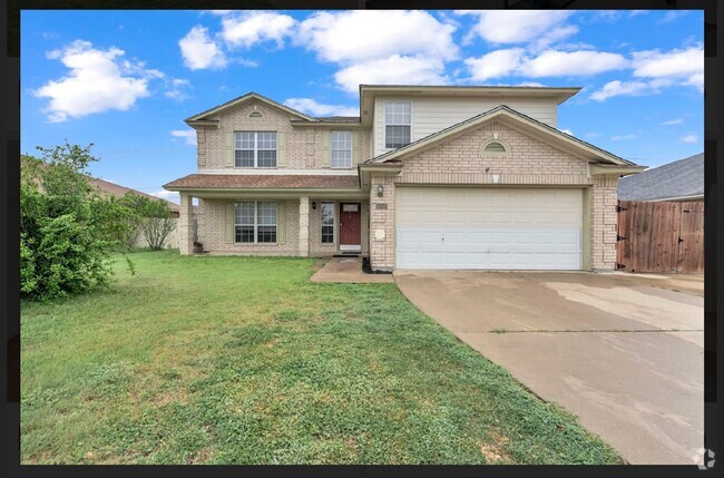 Building Photo - Spacious home on Montrose