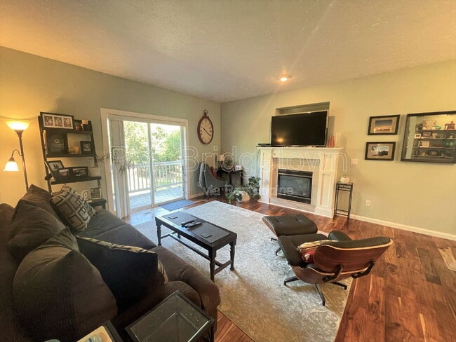 Building Photo - 1723 NW Wonderview Ave