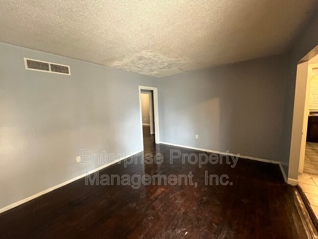 Photo - 1848 Woodburn Dr