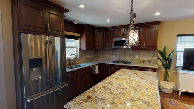 Photo - 2070 Rosecrans St