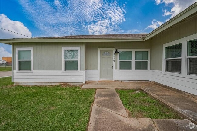 Building Photo - 1750 Lynn Ln Rental
