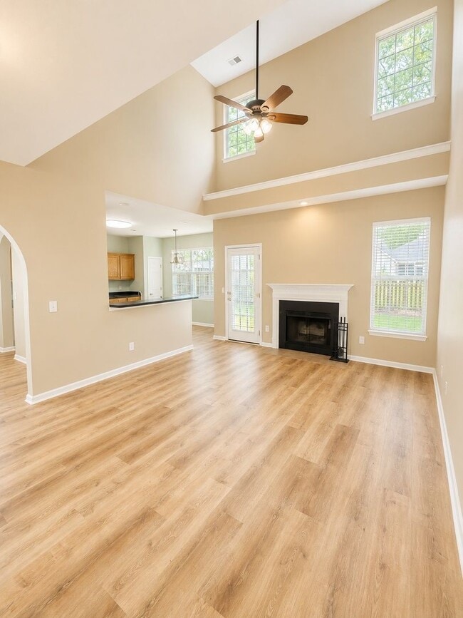 Photo - 1589 Thomas Barksdale Way