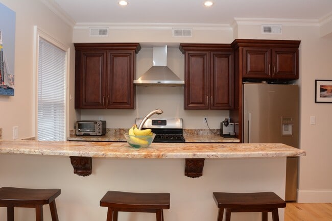 Building Photo - 27 Prince St Unit 2L