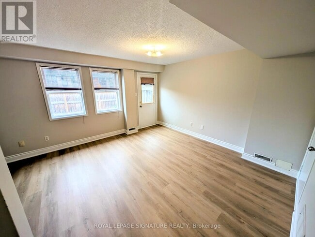 Photo - 6880 Meadowvale Town Centre Cir