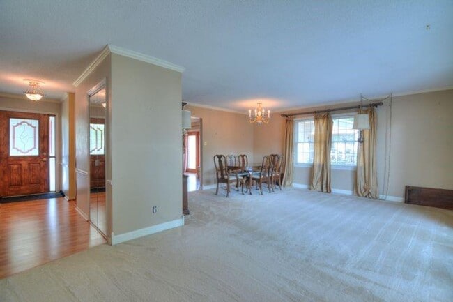 Photo - 3 bedroom / 2 bath ranch!