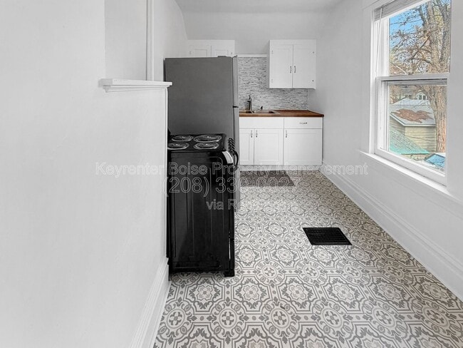 Photo - 1818 W Washington St Unit Apt 2
