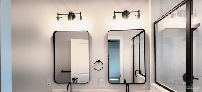 Photo - 309 N Pace Blvd