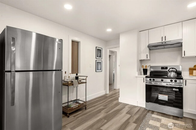 Photo - 935 N 92nd St
