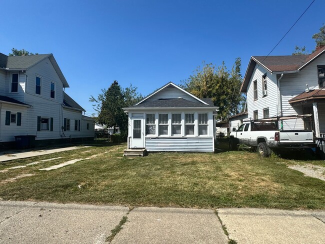 Building Photo - 2 Bedroom House