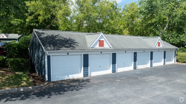 Garages - Sailpointe at Lake Norman