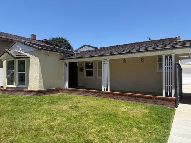 Building Photo - ~ AVAILABLE NOW ~ 3 BEDROOM HOME FOR RENT IN LAKEWOOD VILLAGE!