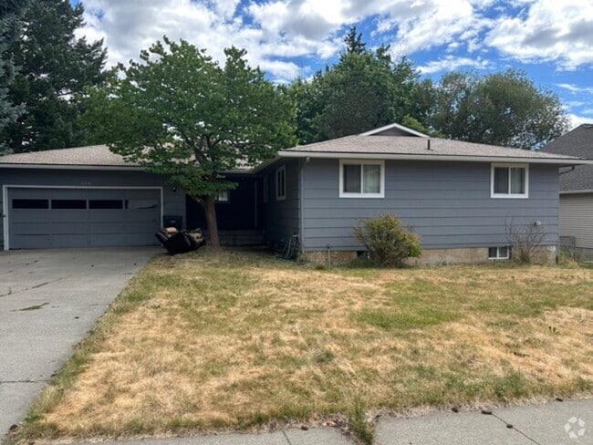 Building Photo - Large 5 Bedroom Home in Cheney