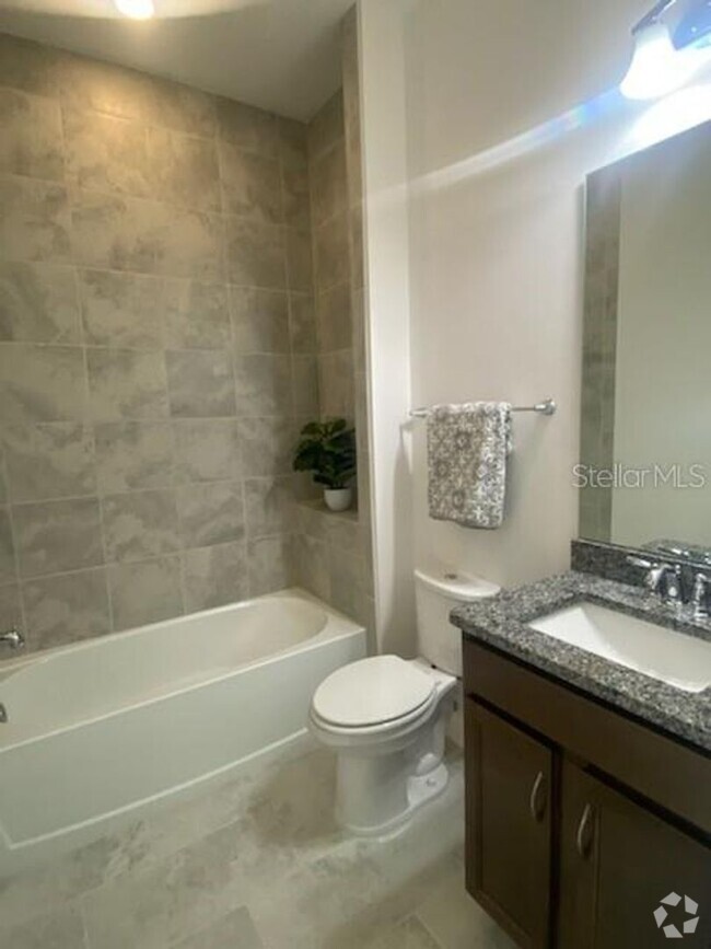 Building Photo - Twin Lakes 1/2 Duplex Rental