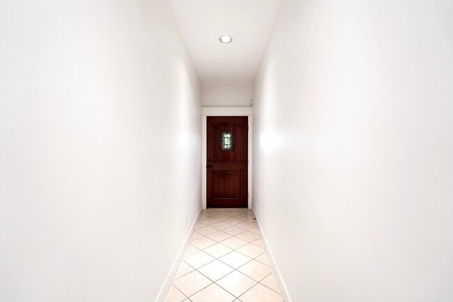 Photo - 612 W 27th St