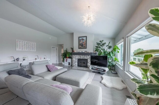 Photo - 932 University Ridge Ct