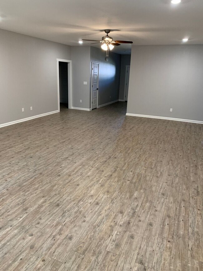 Photo - 2925 Gillis Dr