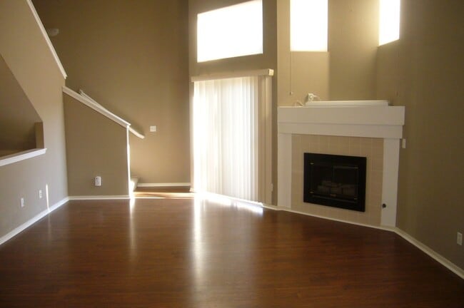 Photo - Spacious Townhome with High Ceilings in a Prime Commuter Location