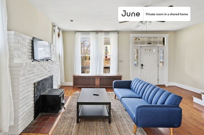 Room in Shared 5 bed/3 bath home in Brookland