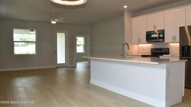 Photo - 406 Grove Ln