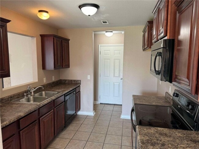 Photo - 1007 Raspberry St