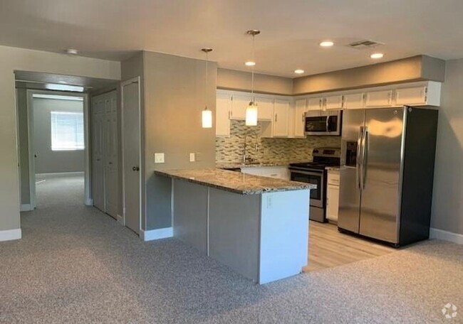 Building Photo - Stunning 2 Bedroom Condo At Rock Springs! Unit 2061