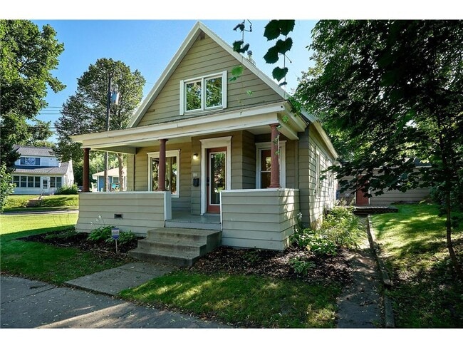 Building Photo - 894 23rd Ave SE