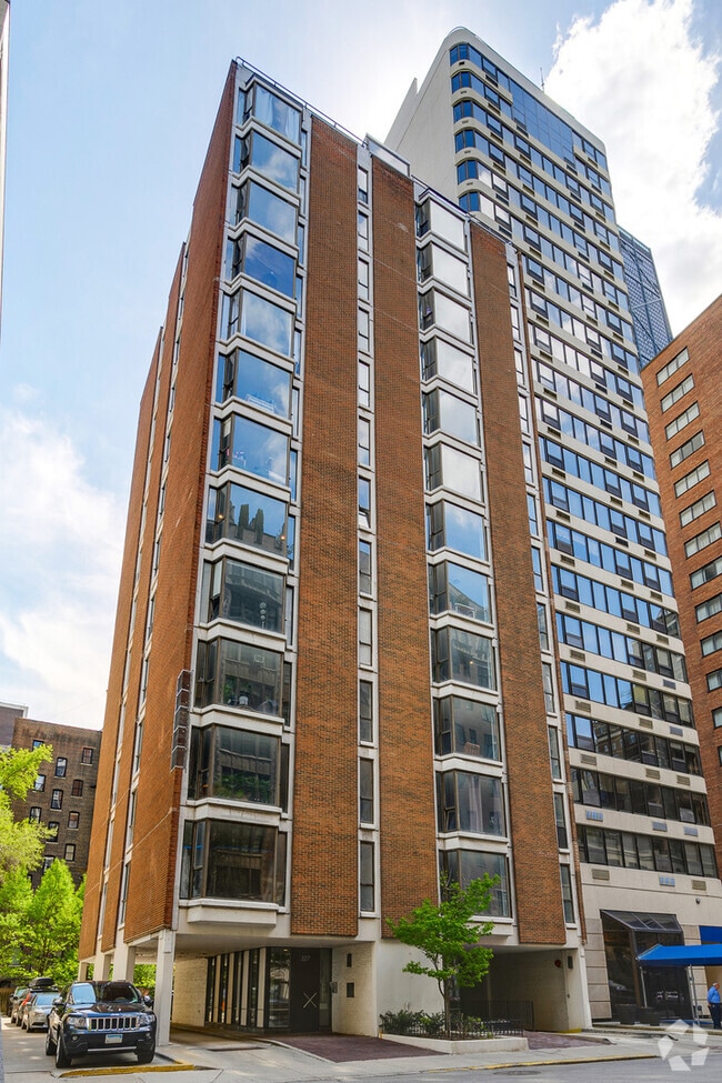Building Photo - 227 E Walton Pl Unit 1W Rental