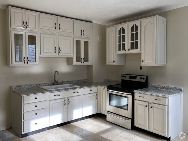 Building Photo - 1076 Dixwell Ave Rental