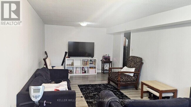 Photo - 743 Sunnypoint Dr