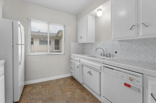 7749-7755 Saint Bernard St