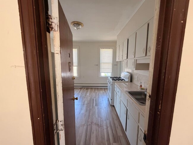 Photo - 133 W 20th St Unit Apt 3