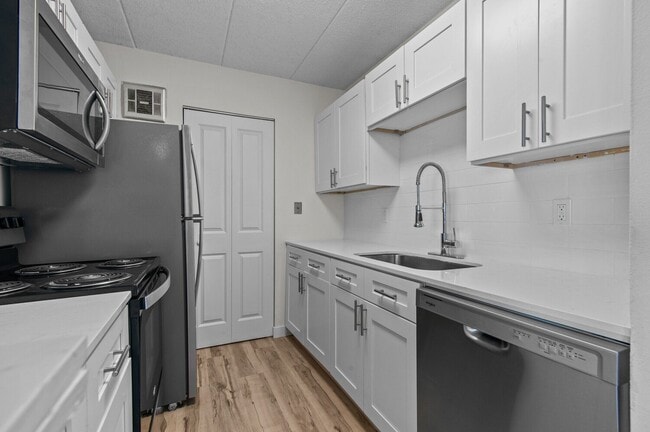 Building Photo - Residences of Troy Apartments - Troy, MI