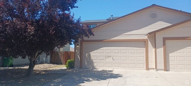 Building Photo - Duplex with Two Car Garage Rental