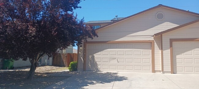 Duplex with Two Car Garage - Duplex with Two Car Garage House