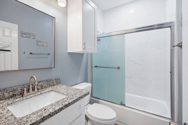 Building Photo - 305 Jettyview Rd