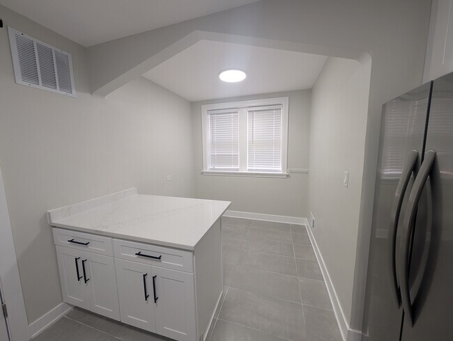 Photo - 5801 N Richmond St Unit 1