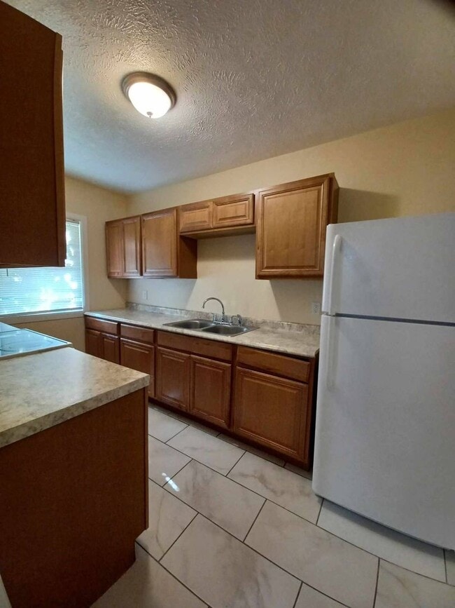 Building Photo - 2422 Benderwirt Ave Unit 2422-1